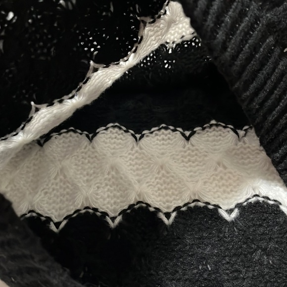 Color block sweater - Picture 5 of 5